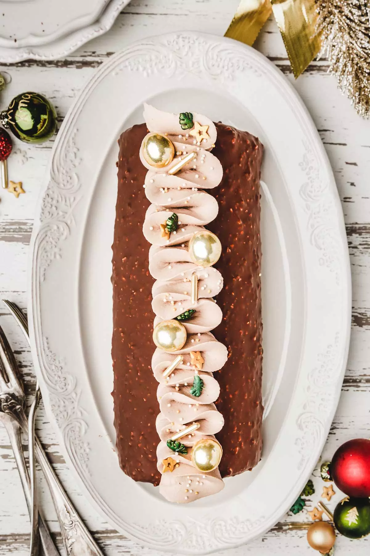 Buche au chocolat et chocolat rocher