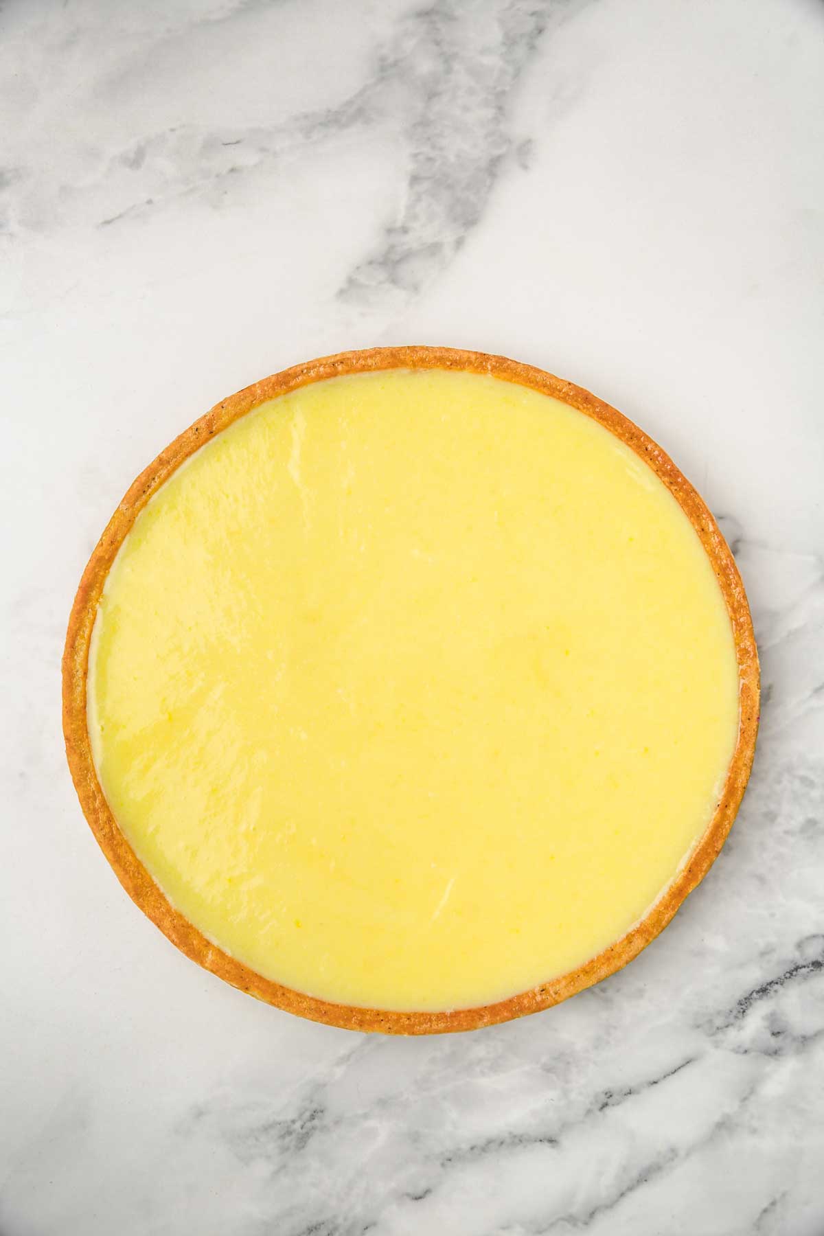 Tarte au citron sur une table