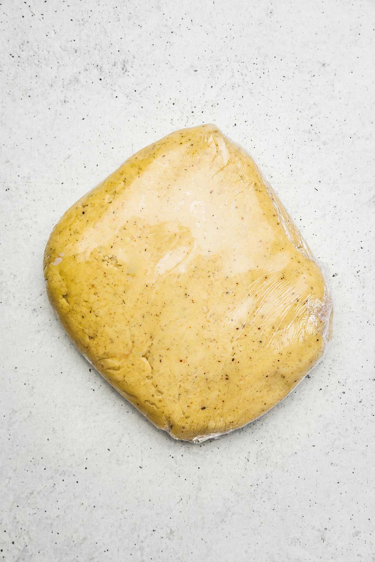 pâte à tarte sous un film alimentaire
