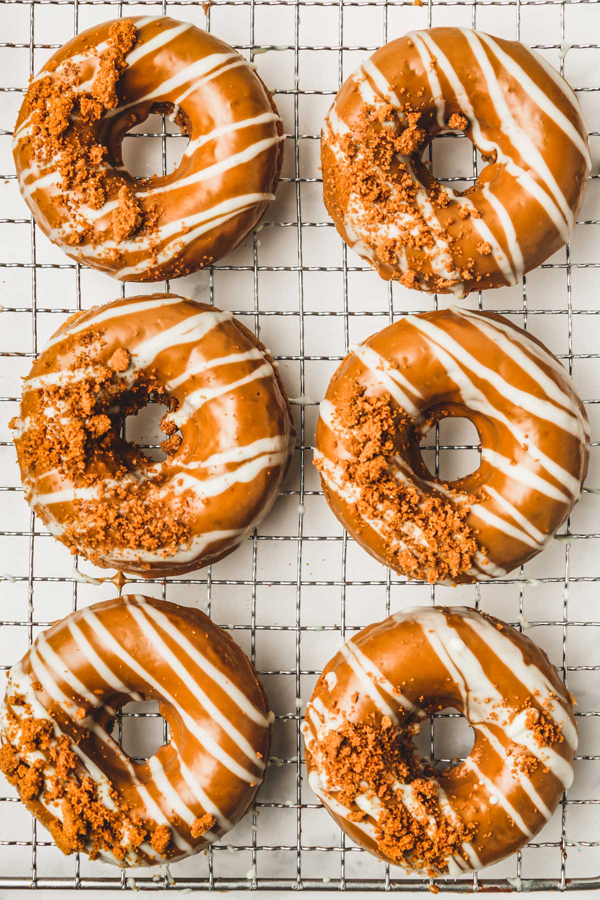 grille avec des donuts spéculoos