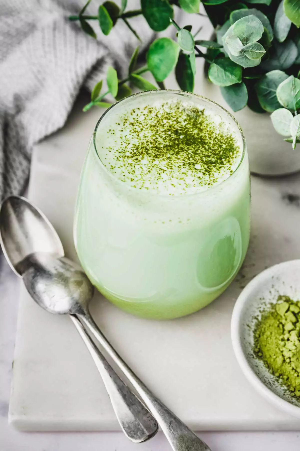 verre de matcha latte