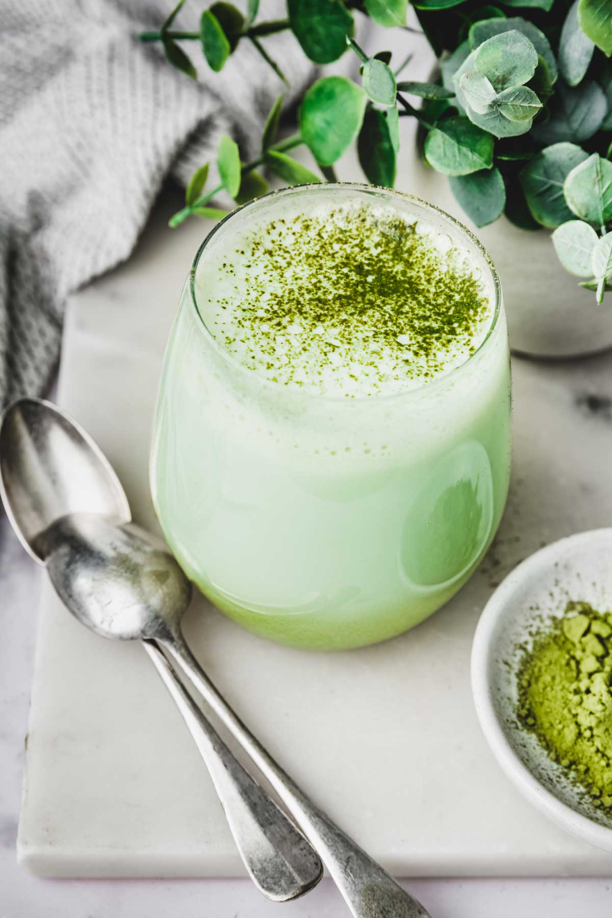 verre de matcha latte