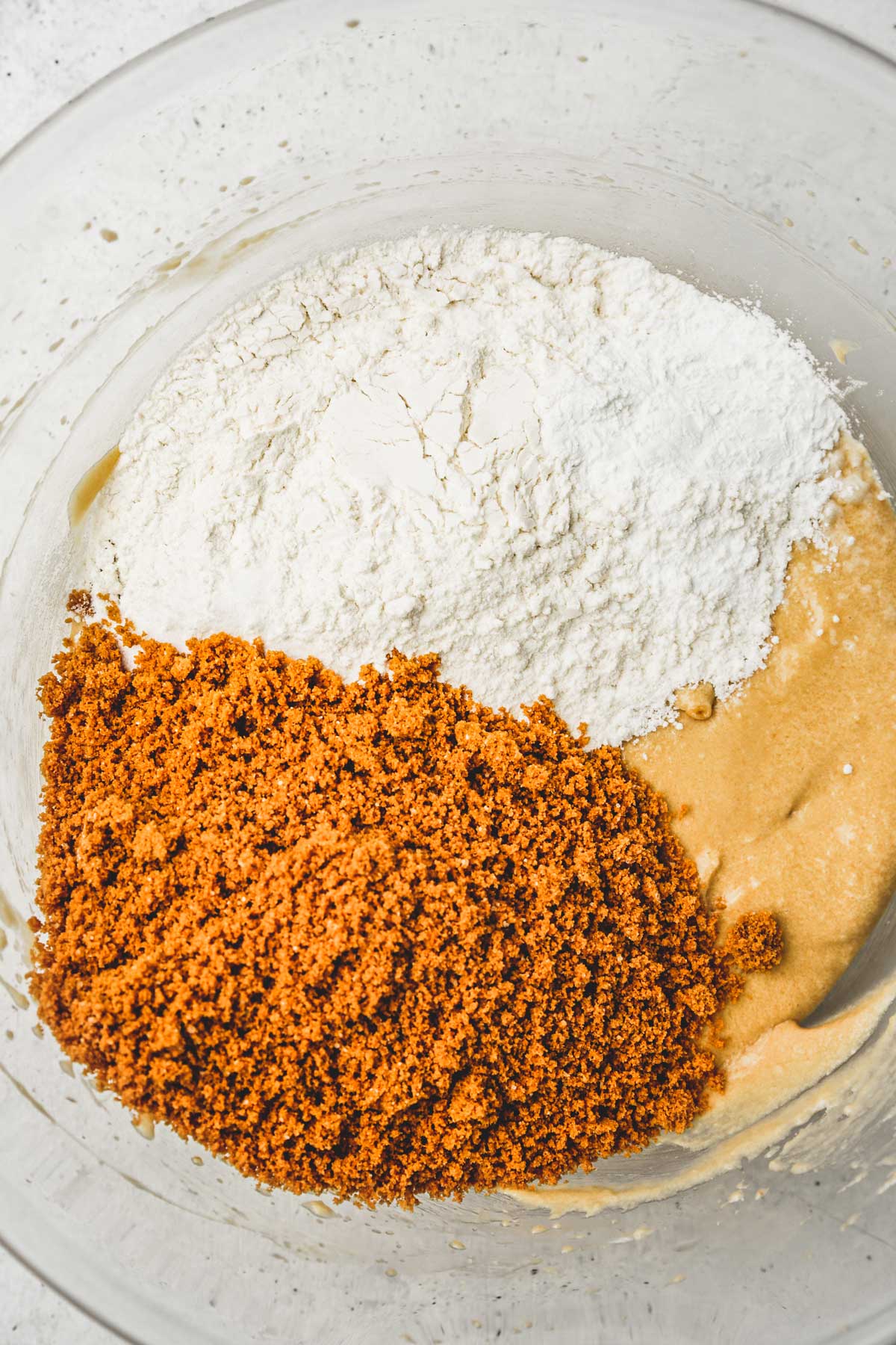 saladier avec des ingrédients secs