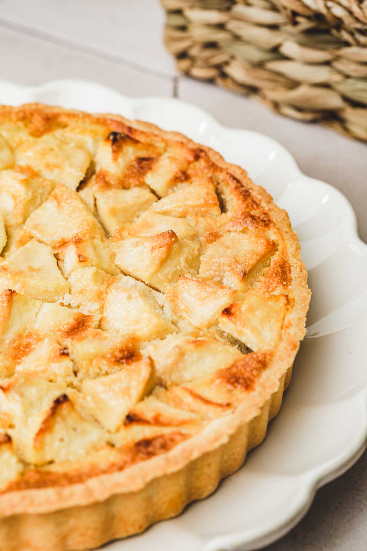 tarte aux pommes sur une table