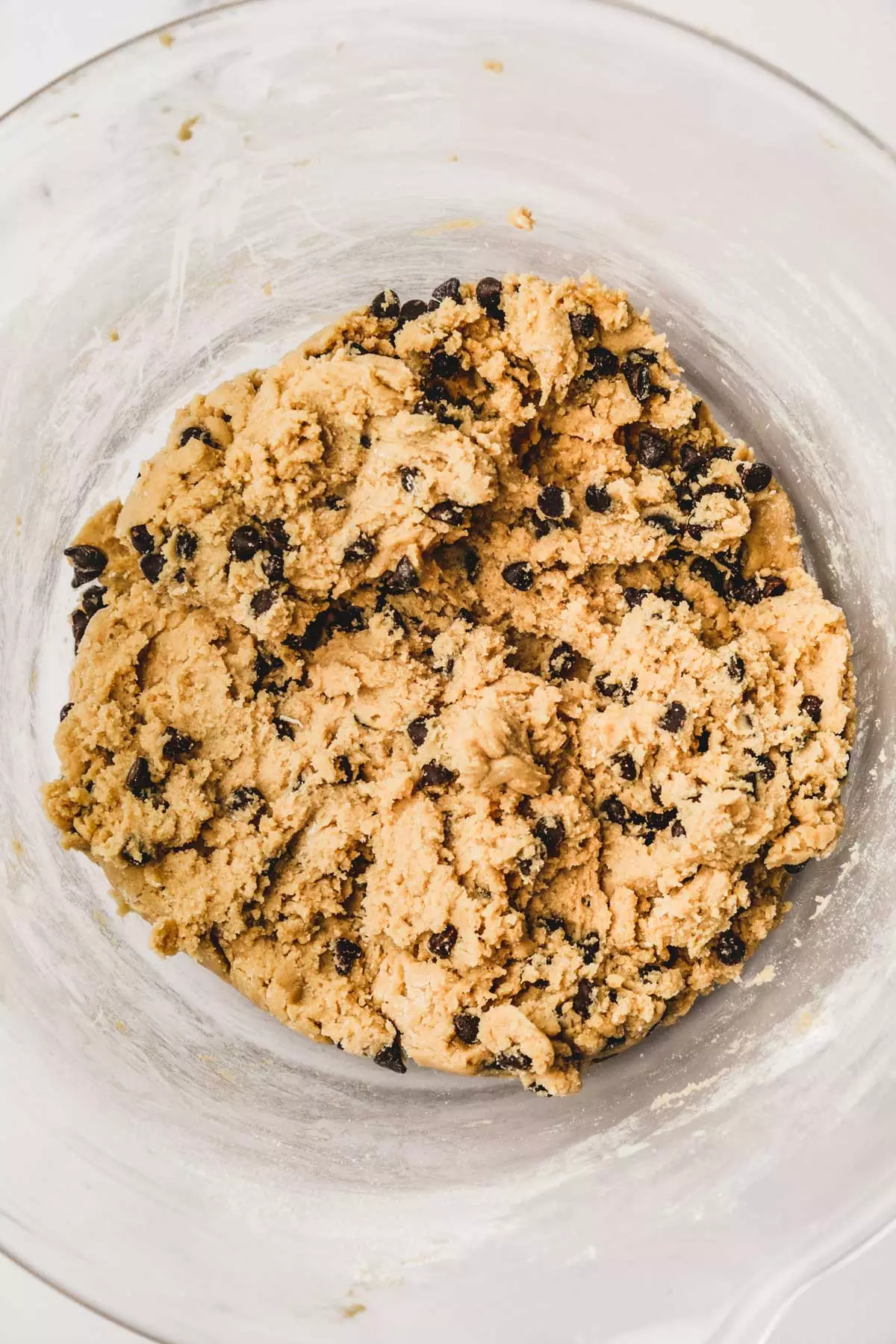 bol avec de la pâte à cookies