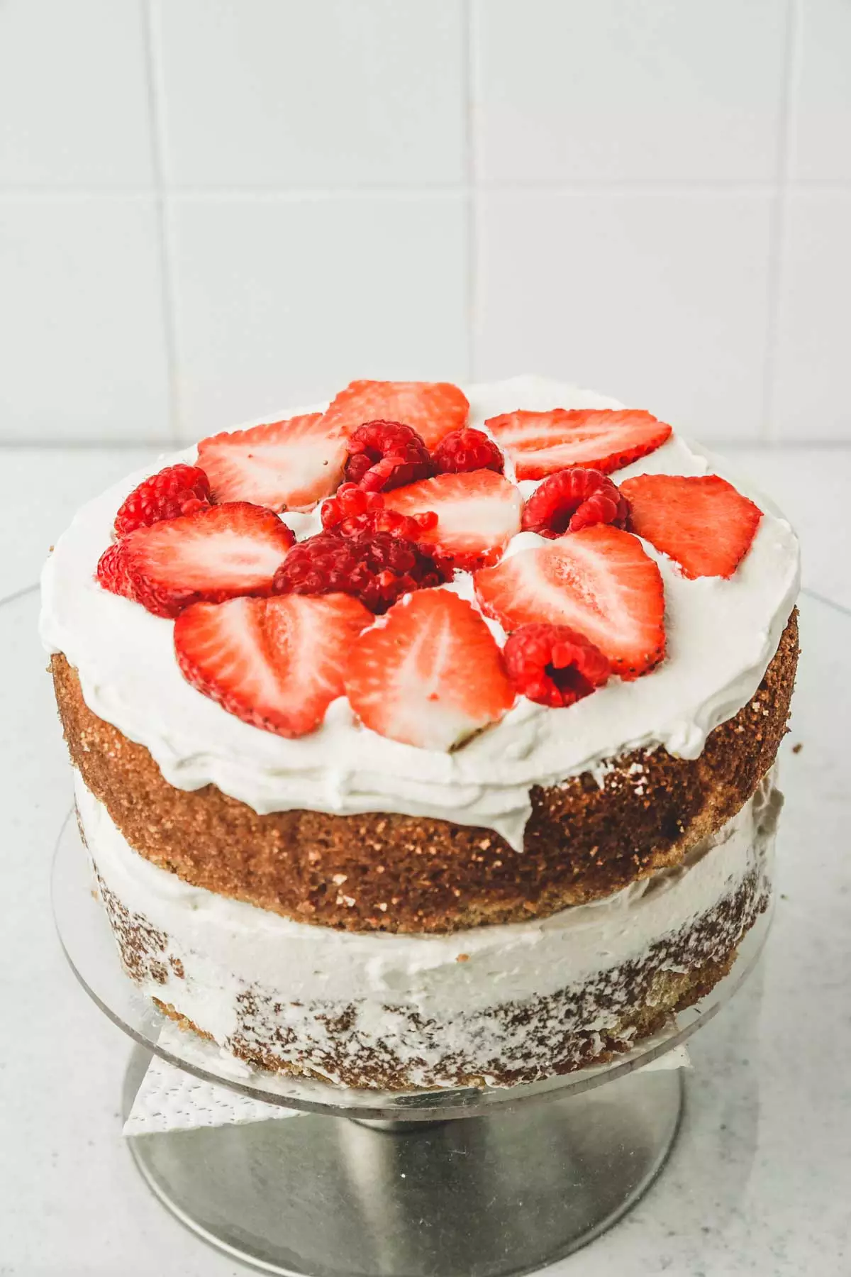 sponge cake layer with fresh berries