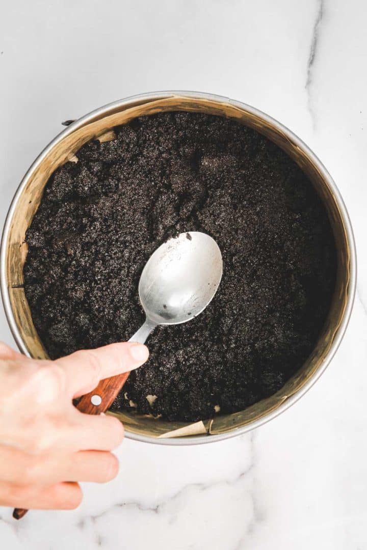 Oreo Crust Recipe (No Bake or Baked) – Easy 2-Ingredients