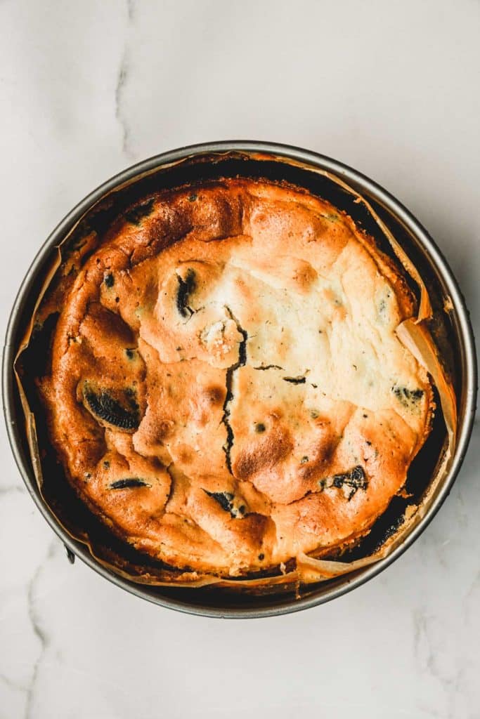 sprinkform pan with a baked cheesecake