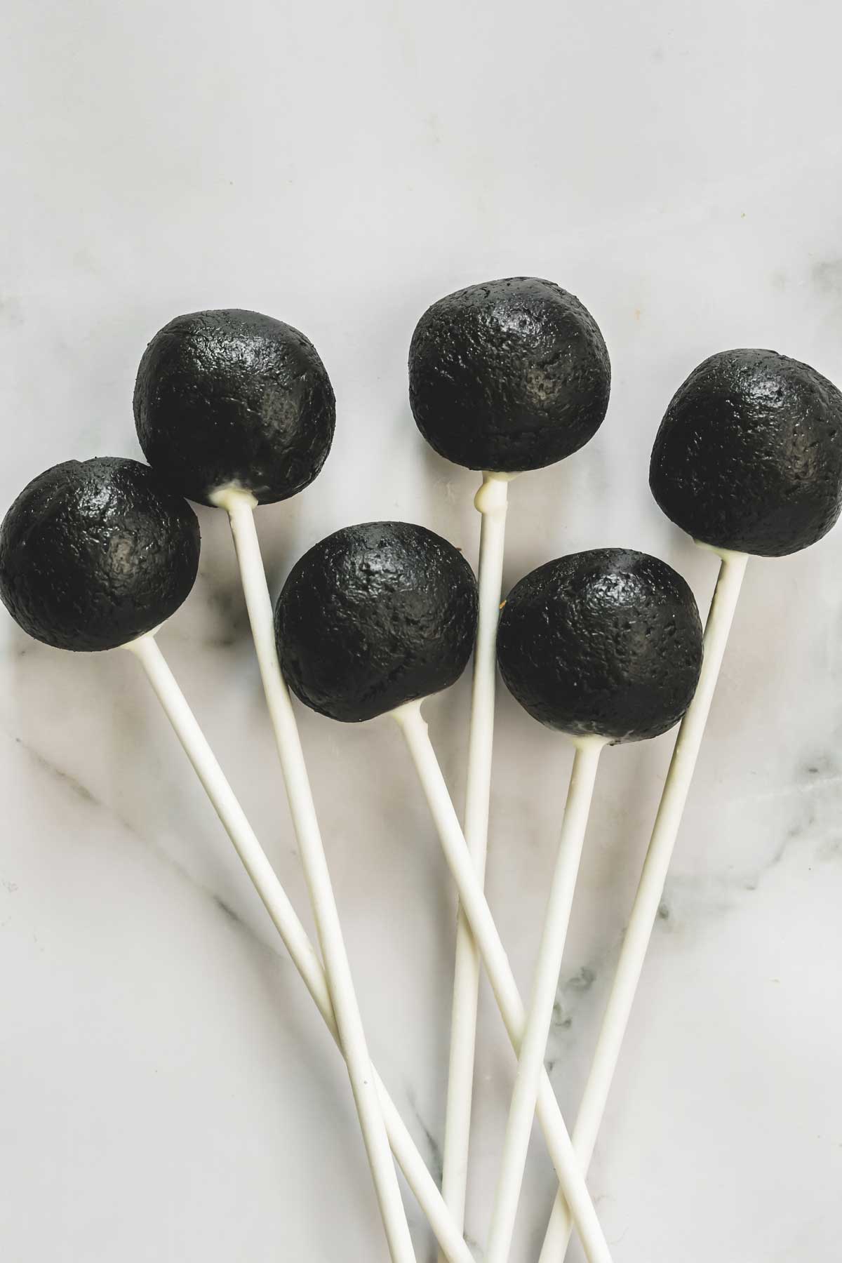 oreo balls on lollipop sticks