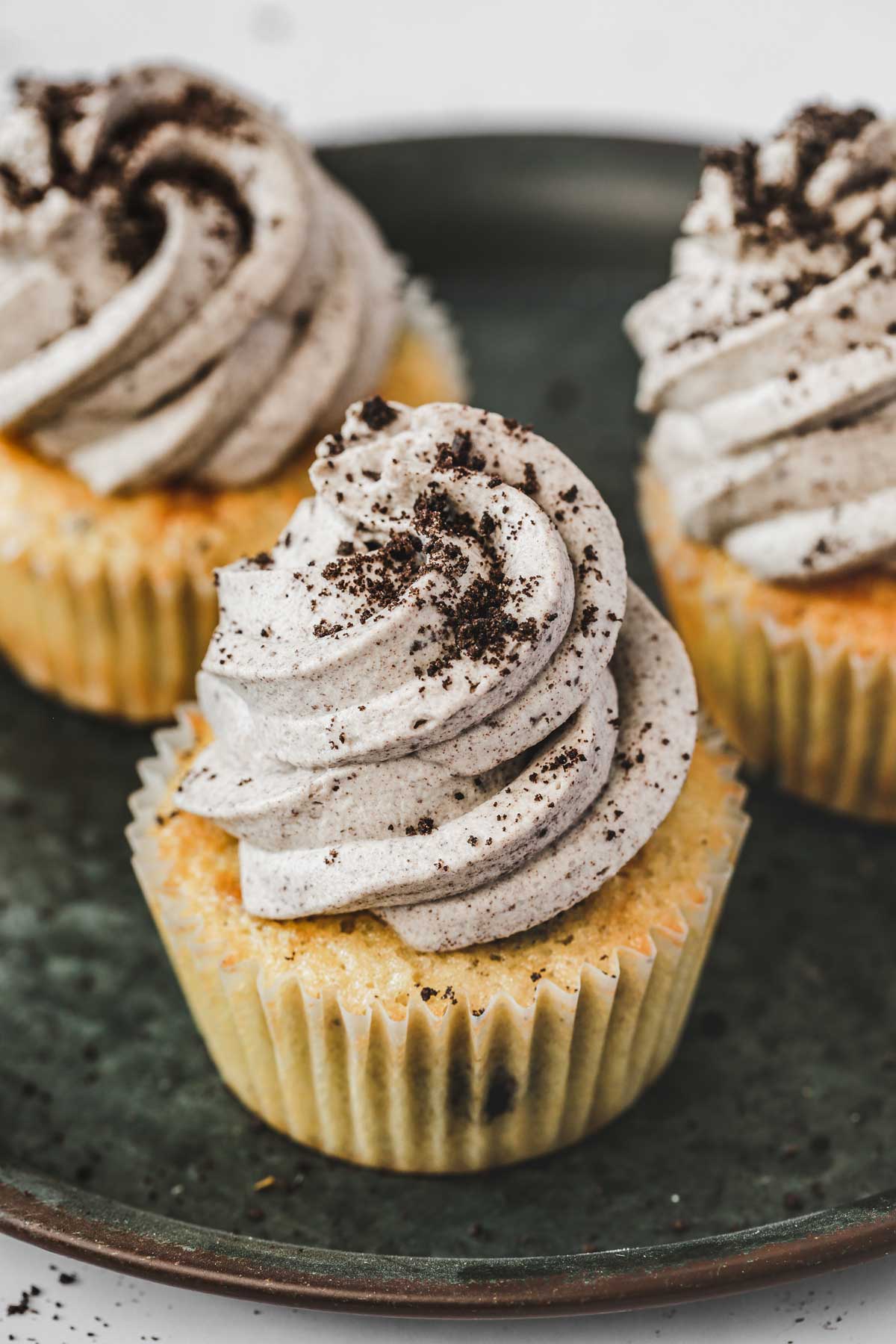 cupcakes with oreo frosting