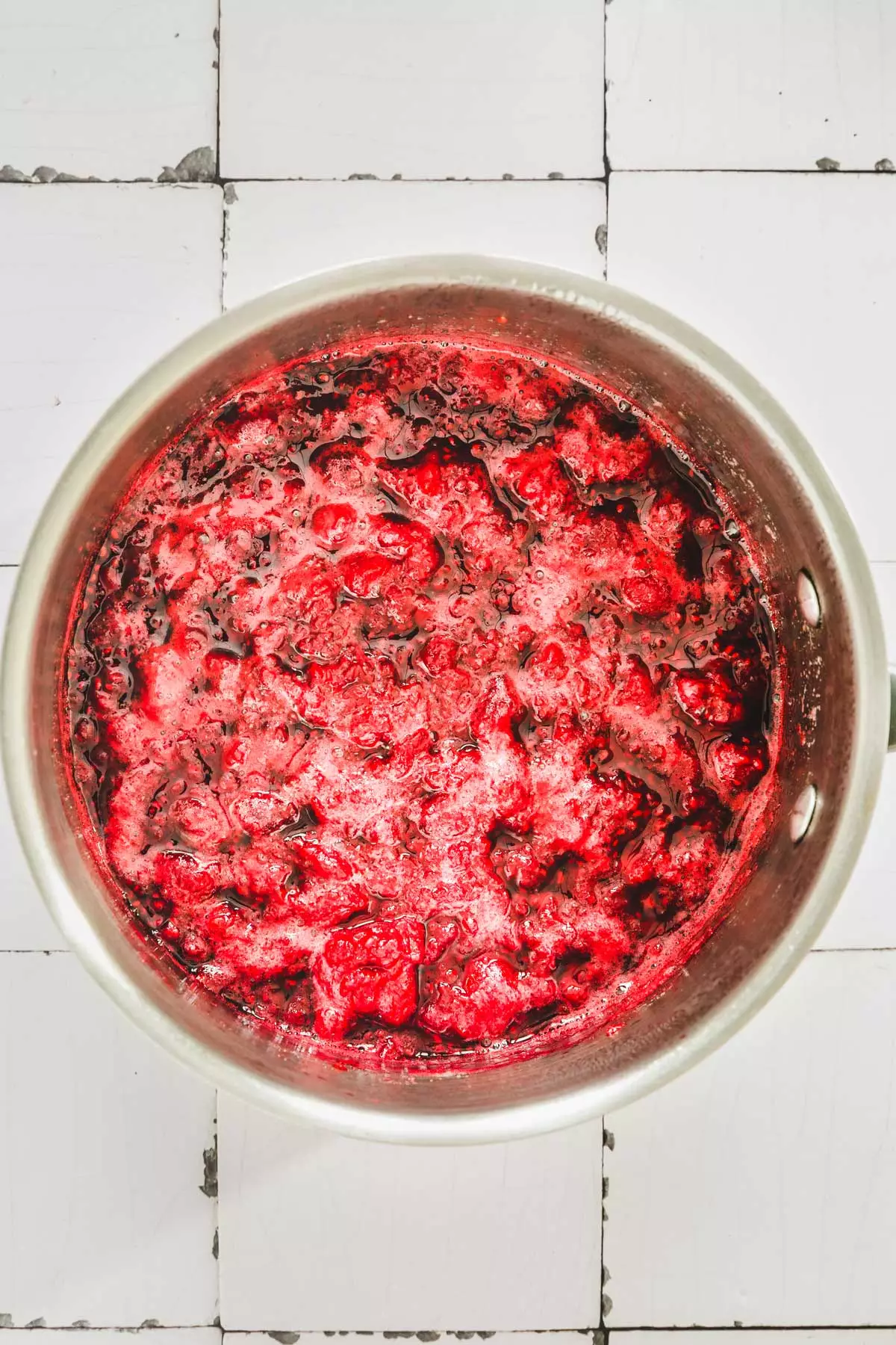 casserole avec de la compote de framboise