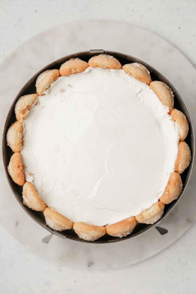 cercle à pâtisserie avec de la chantilly mascarpone