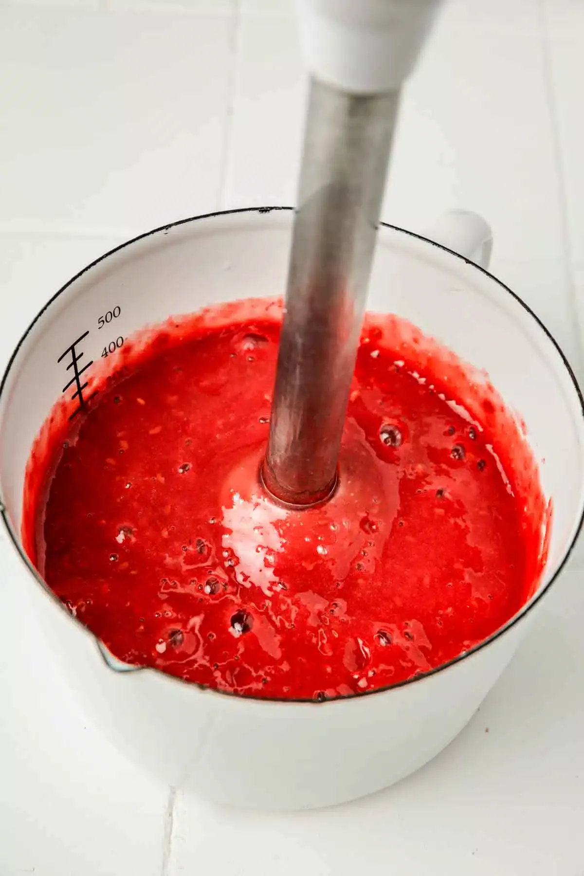 bol with hand blender and raspberry sauce