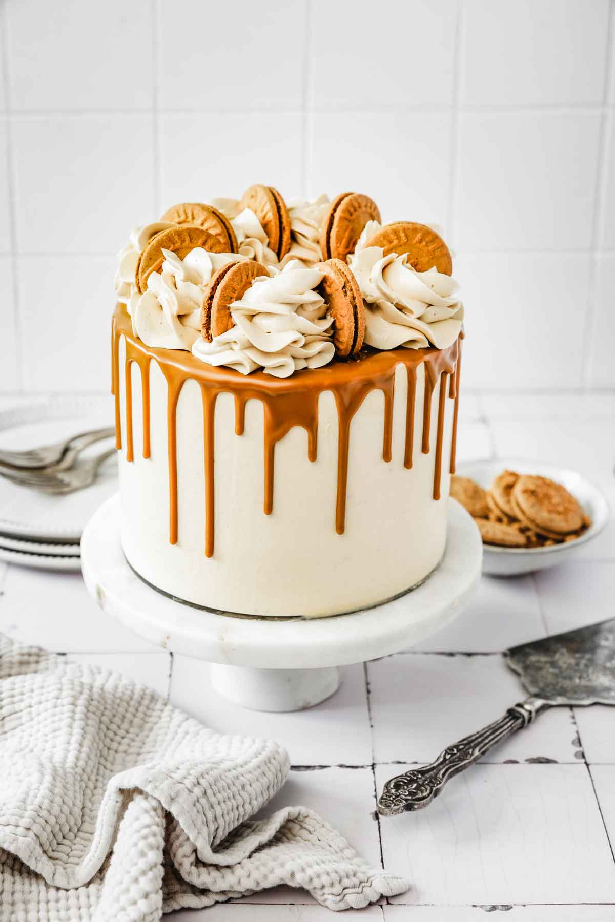 layer cake spéculoos sur une table