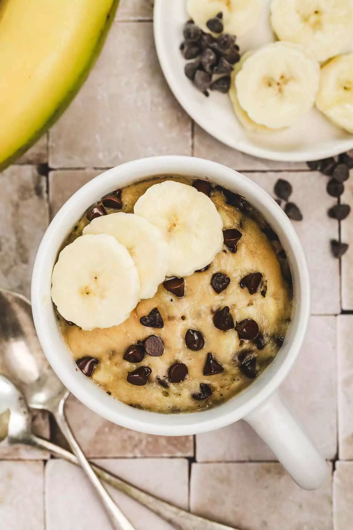 mug cake de banane et pépites de chocolat