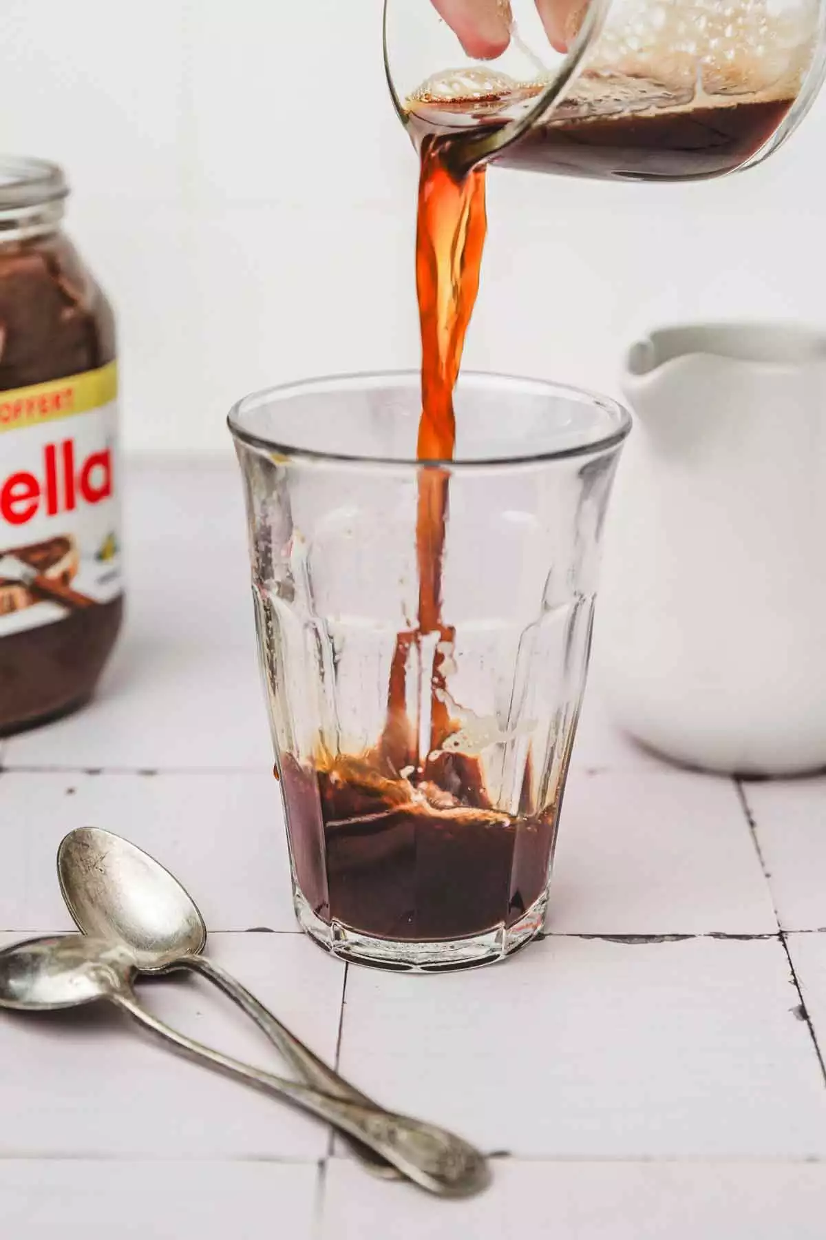 verre avec du café noir
