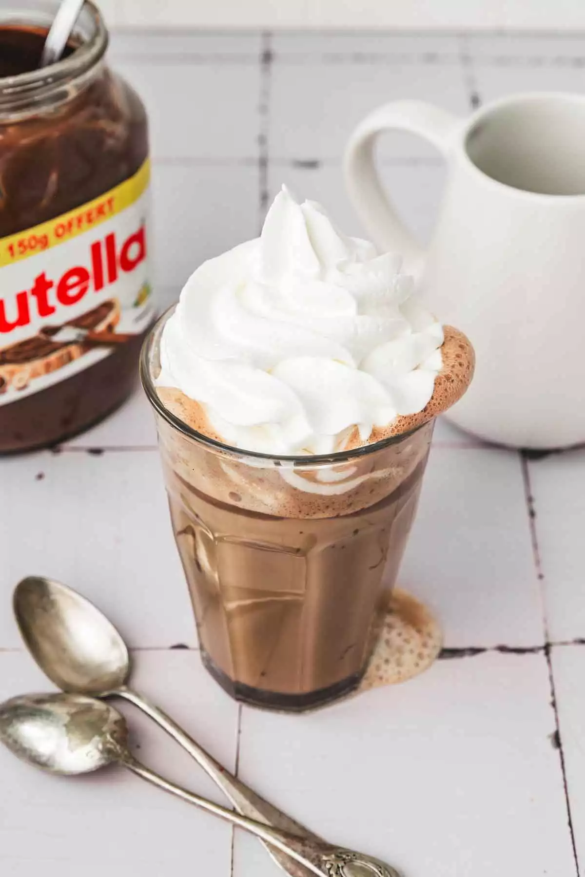 verre avec un café au nutella et de la chantilly