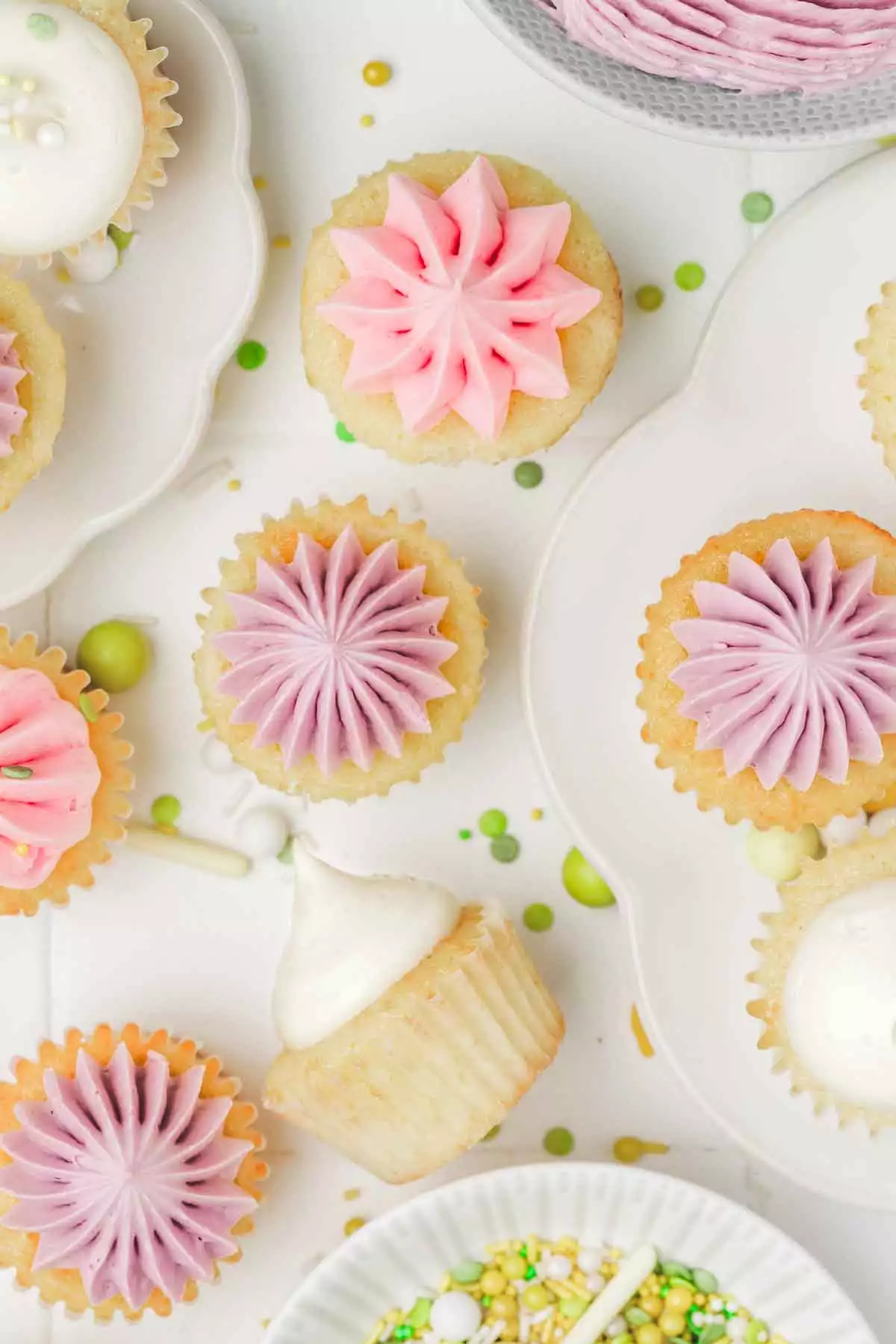 mini cupcakes sur une table