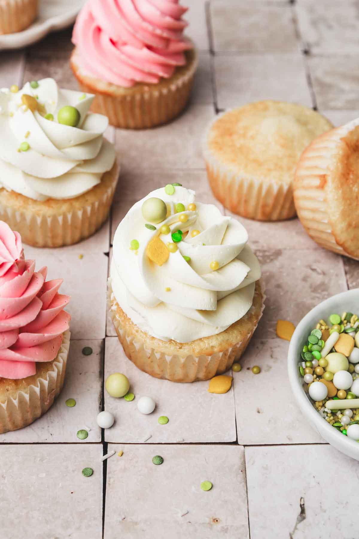cupcakes avec du glaçages et des perles