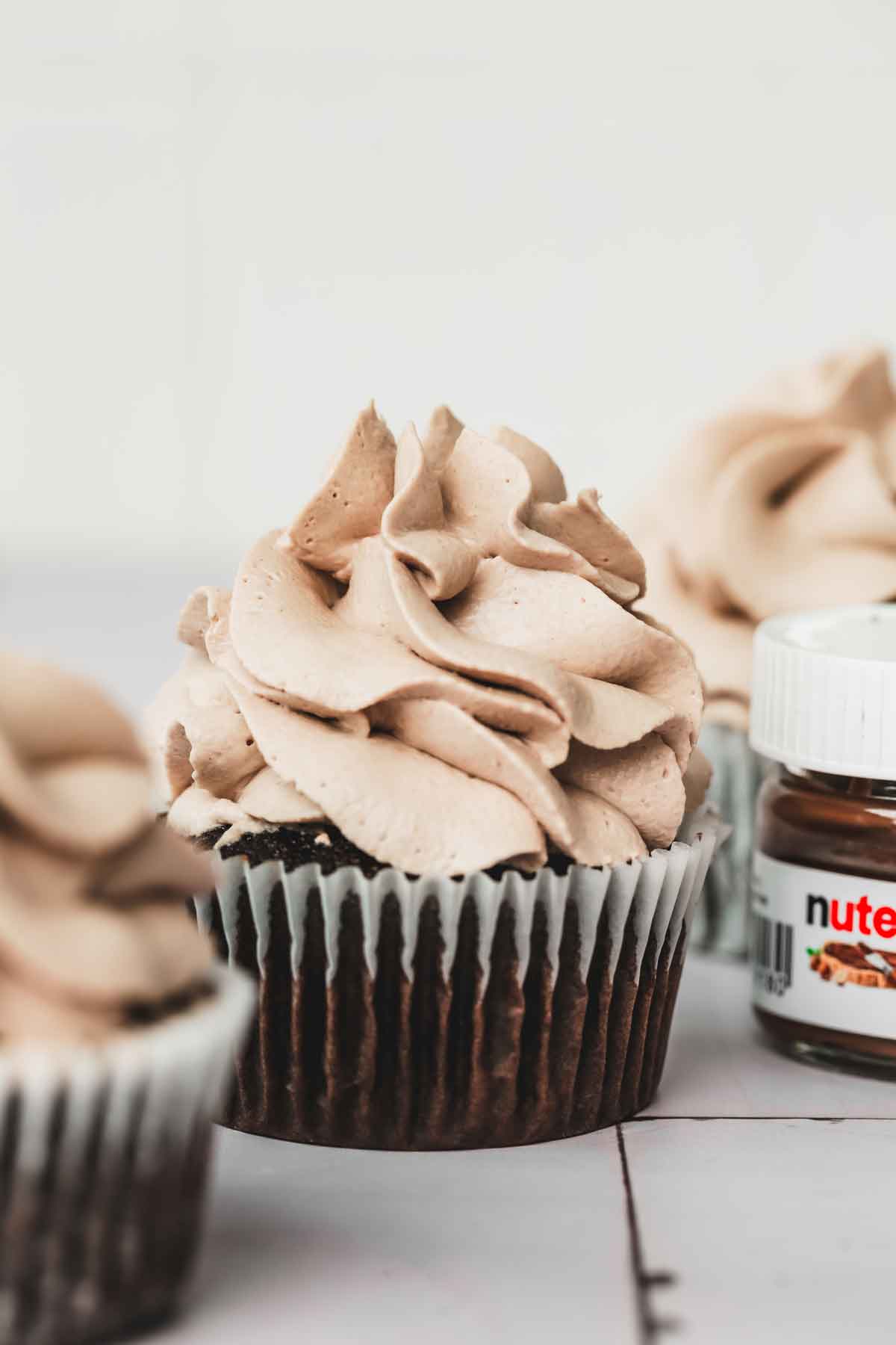 chocolate cupcakes with nutella frosting