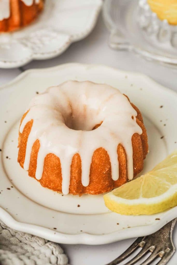 Easy Lemon Glaze Recipe (for Cakes, Muffins & Bundt cakes)