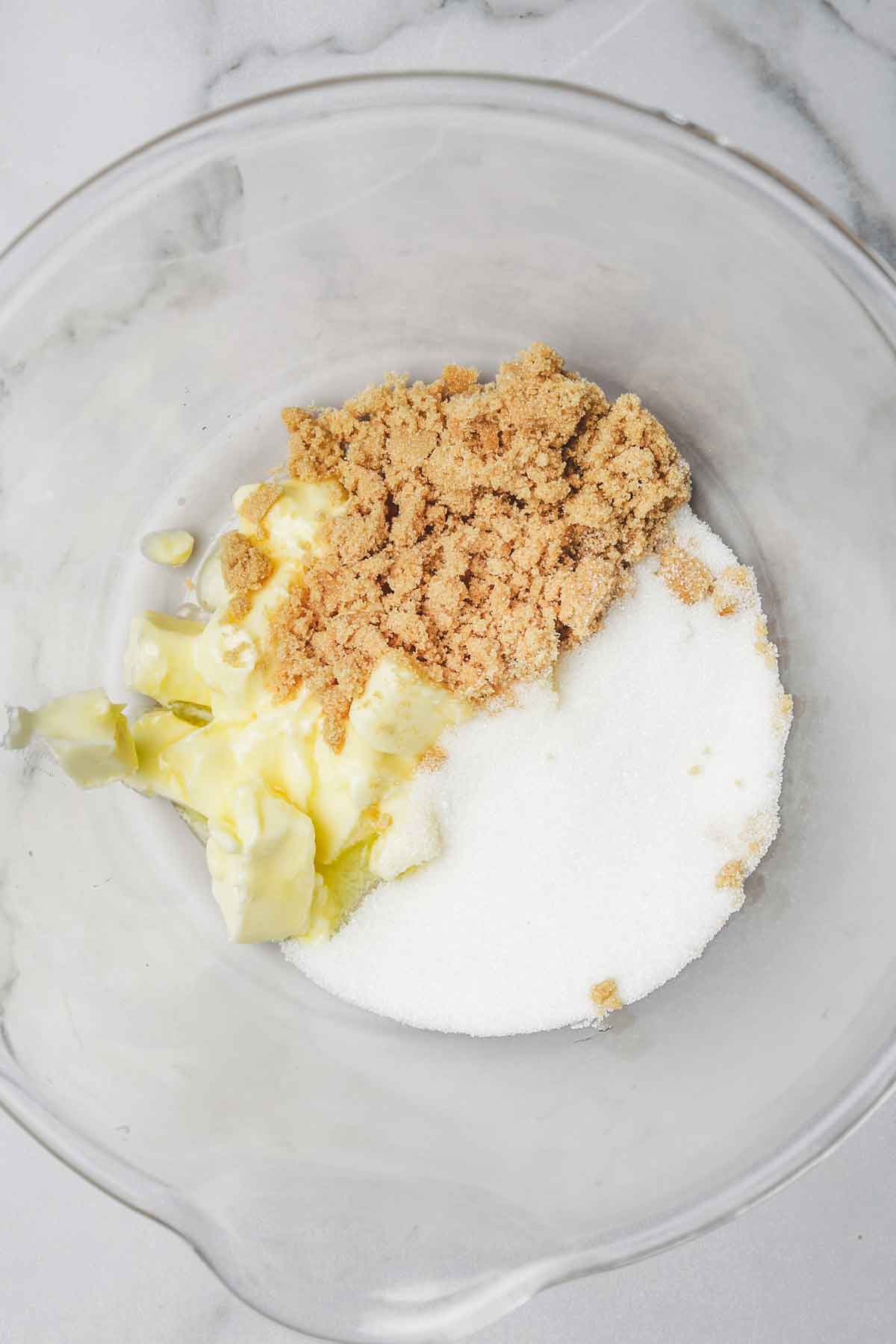 saladier avec sucre et beurre