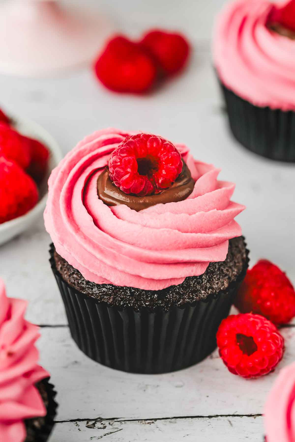 cupcakes chocolat avec glaçage rose framboise