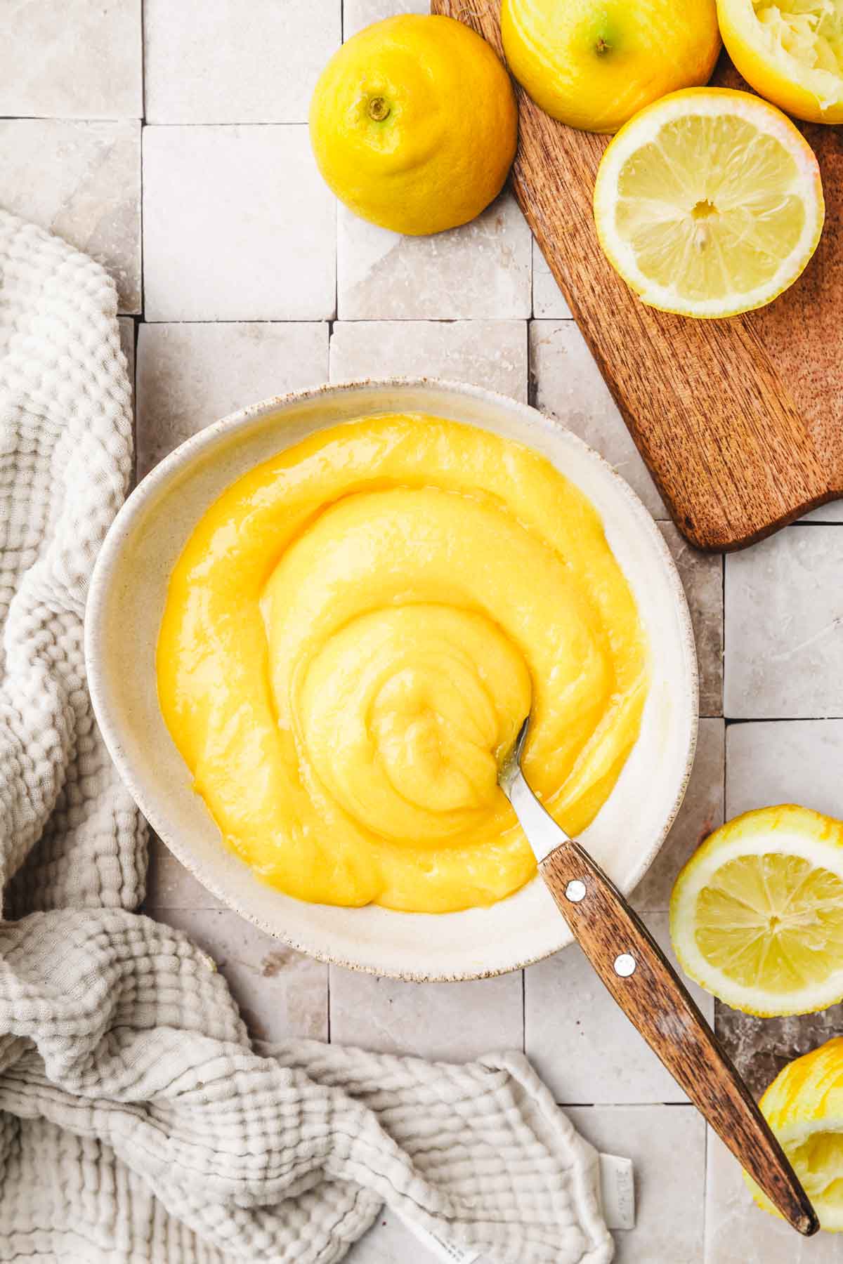 Bowl with lemon curd filling