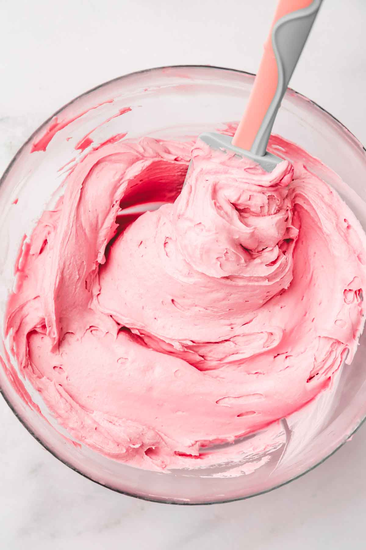saladier avec ganache framboise montée