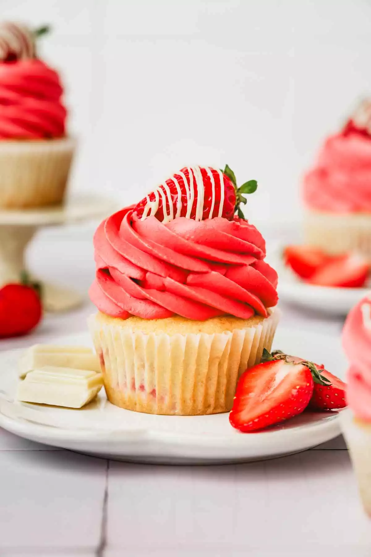 white chocolate strawberry cupcakes