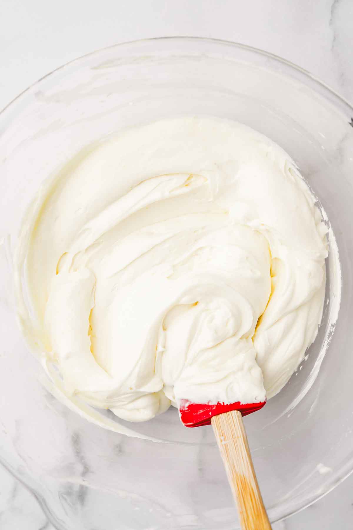 saladier avec du glaçage mascarpone