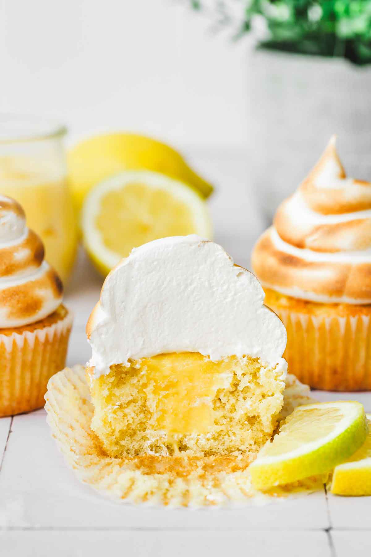 cupcake coupé en 2 avec coeur de citron