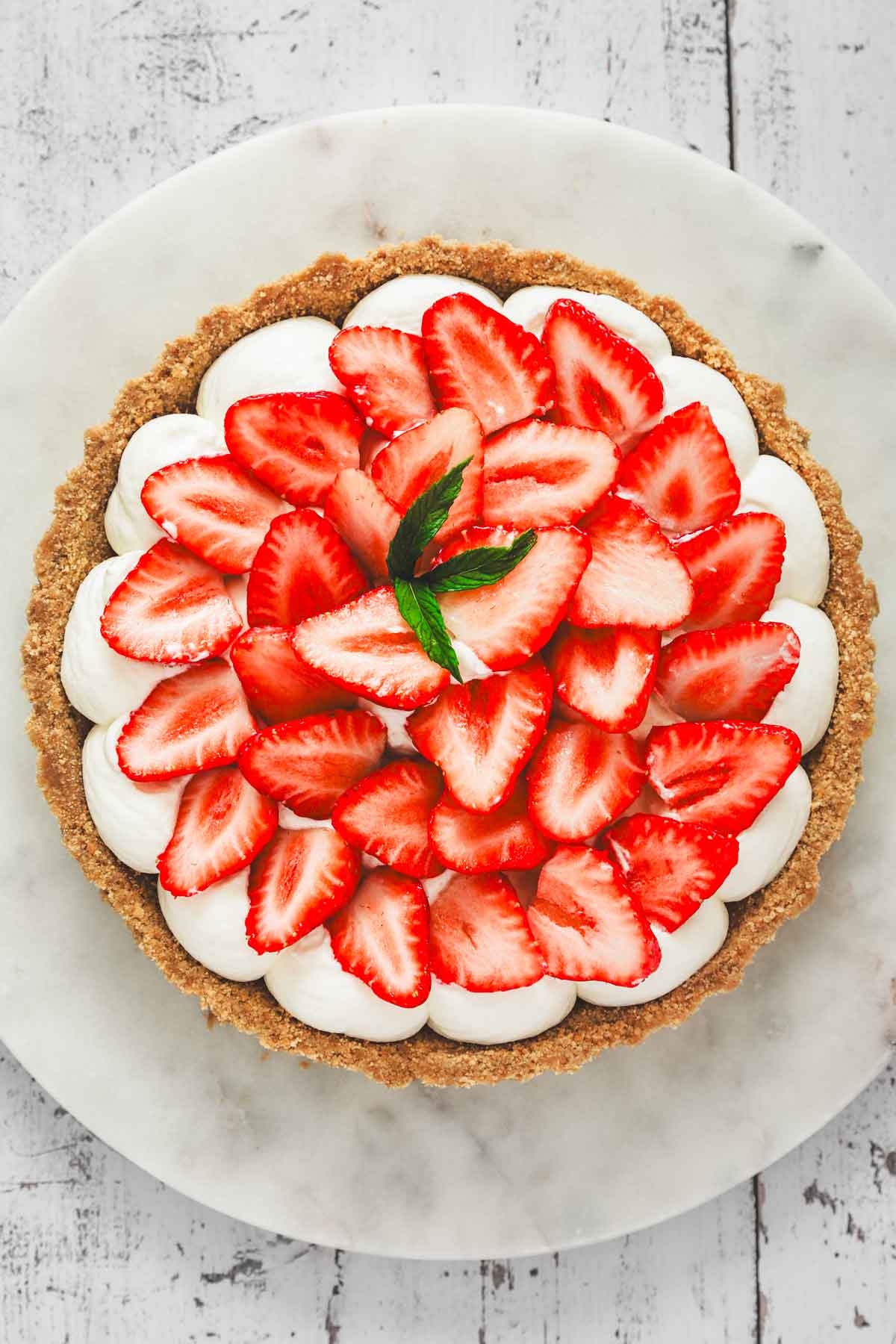 tart shell with mascarpone frosting and strawberry slices