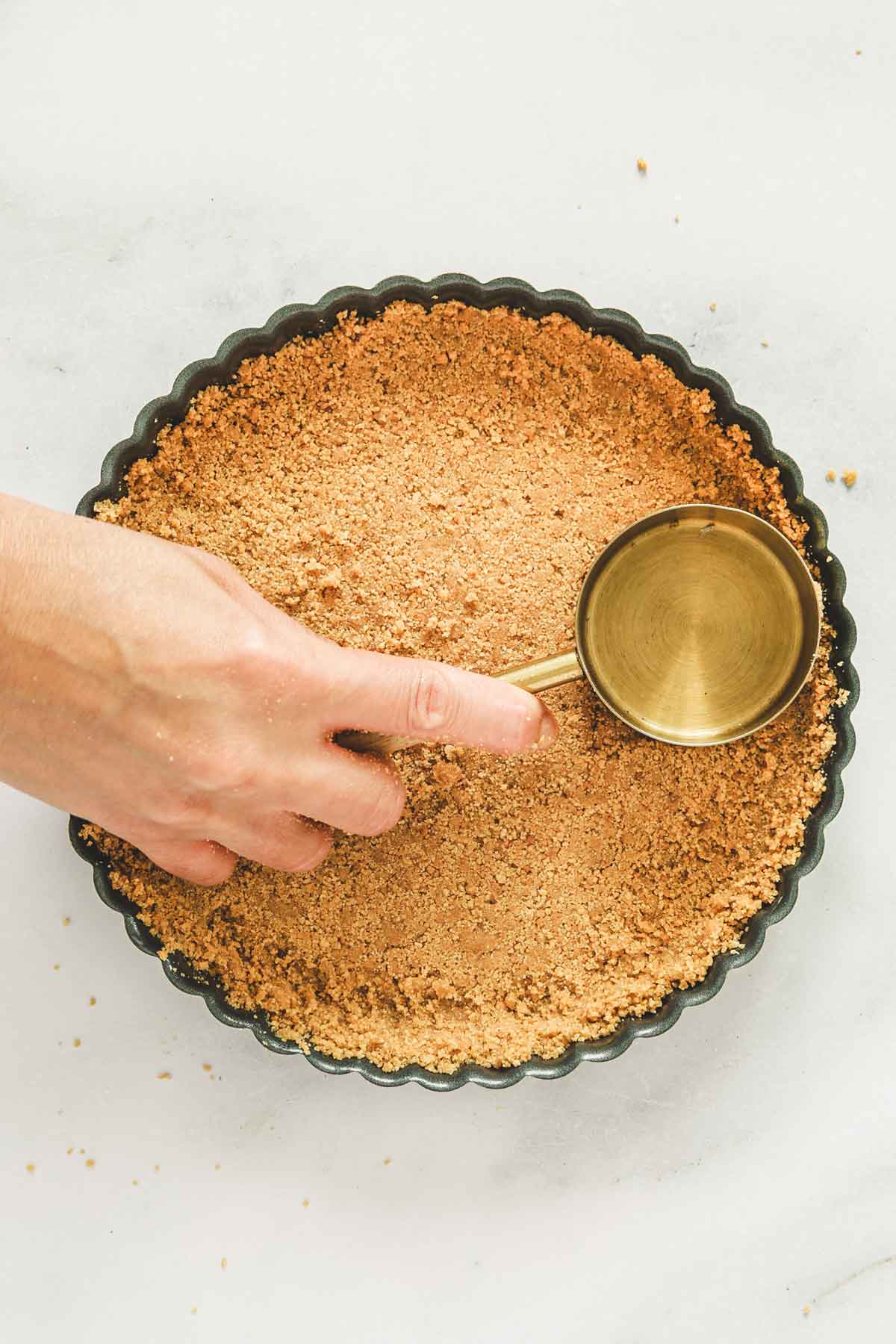 tart ring with graham cracker crust