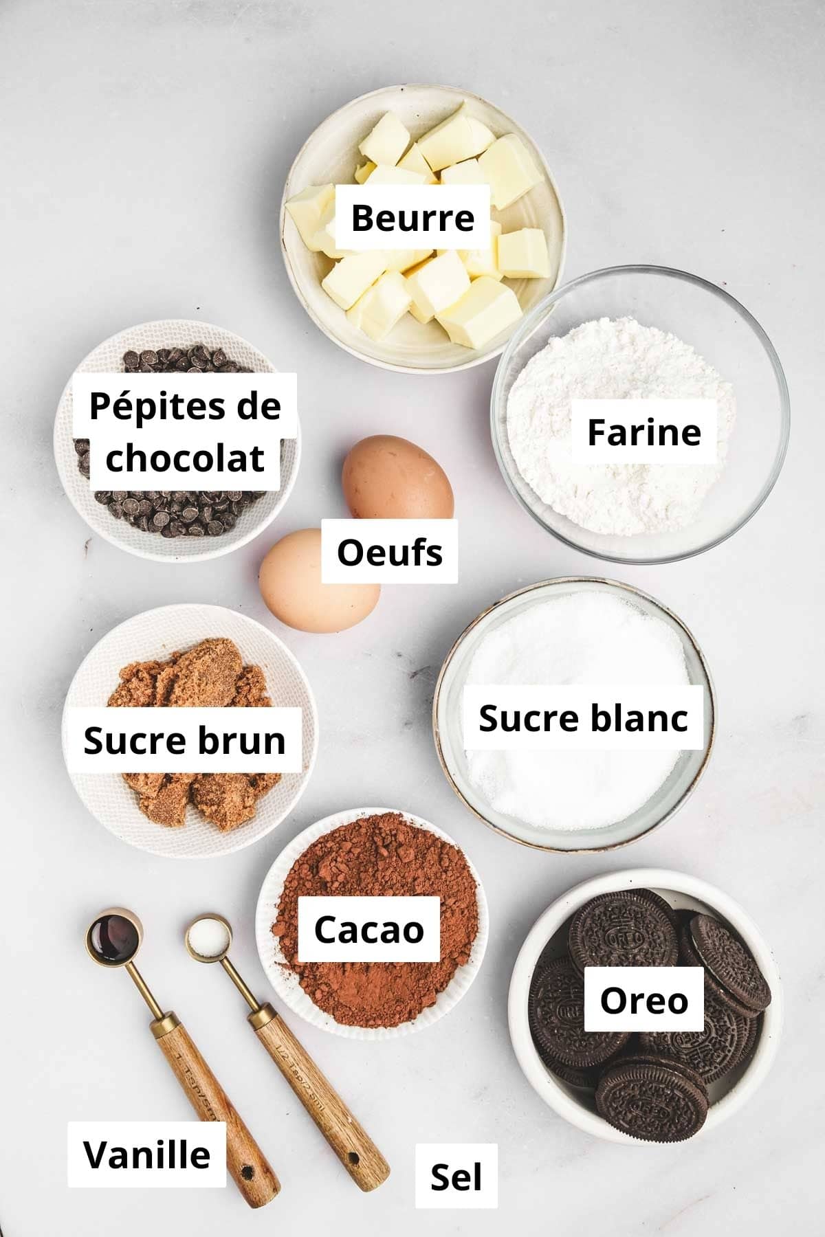 Bols avec des ingrédients