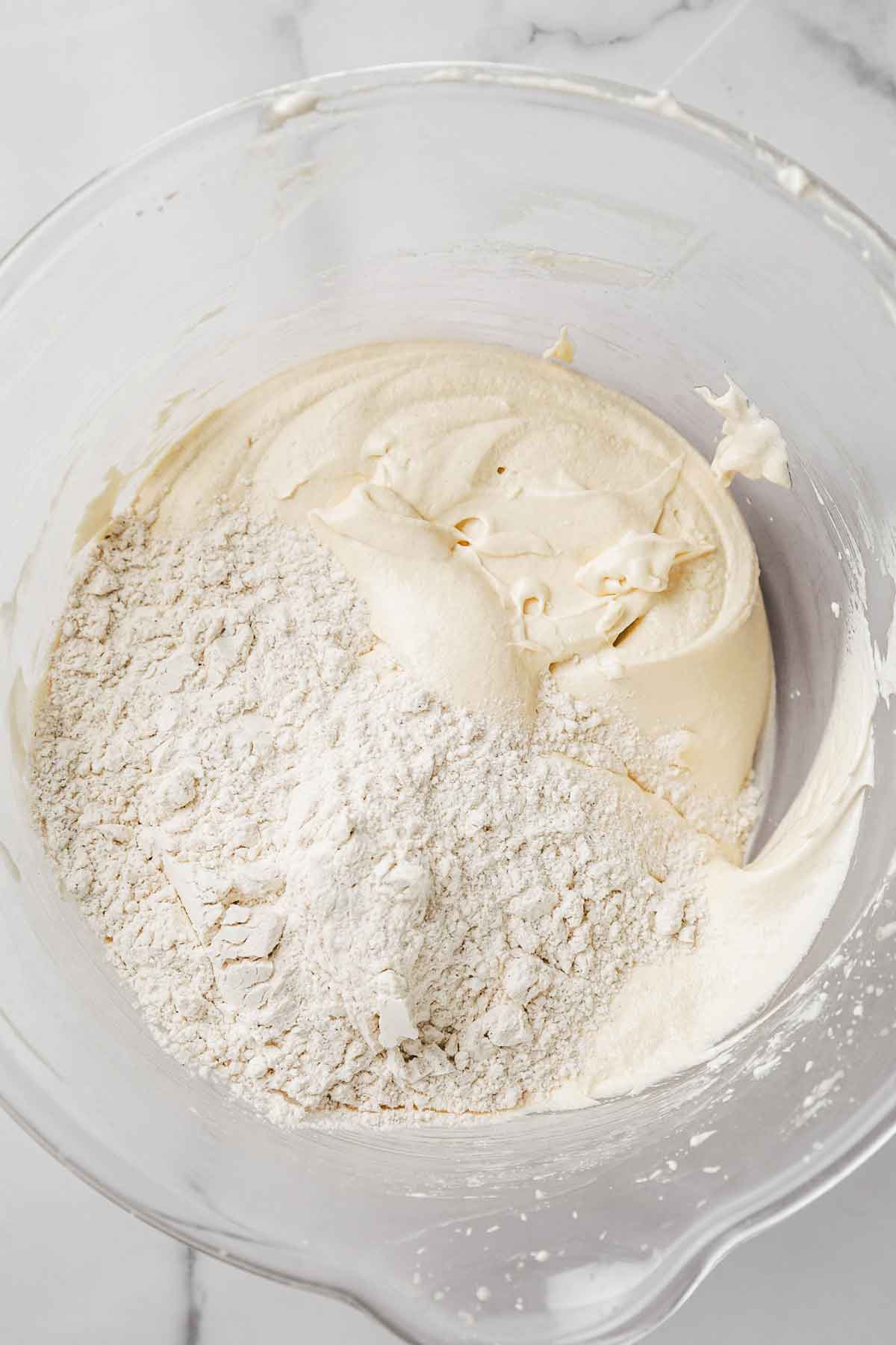 saladier avec mélange farine