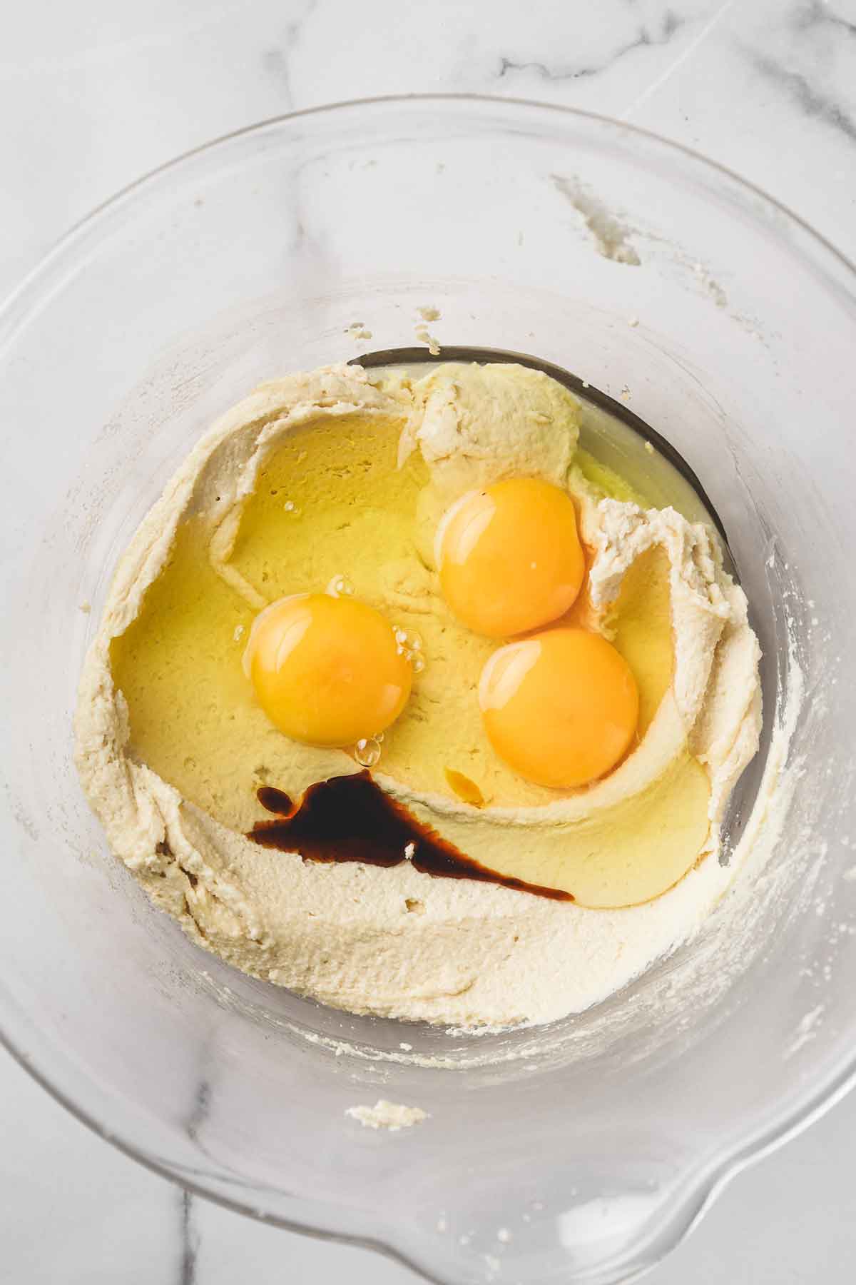 saladier avec oeuf et beurre pommade