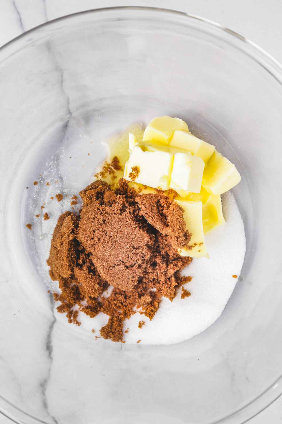 saladier avec beurre et sucre