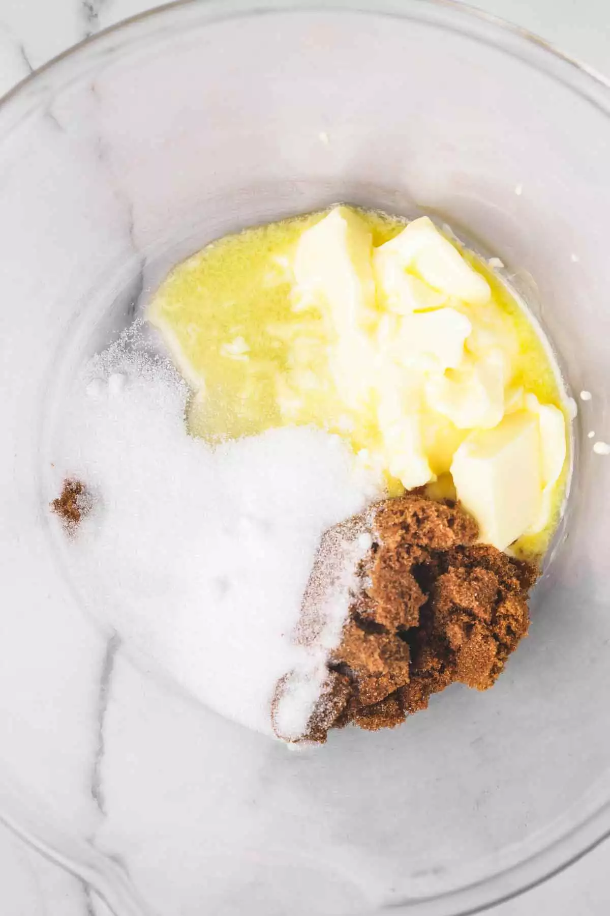 saladier avec beurre et sucre