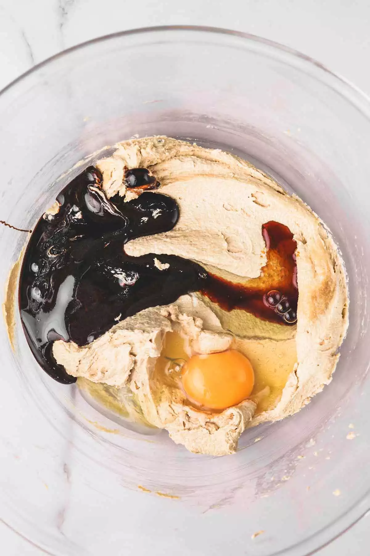 saladier avec beurre oeuf et mélasse