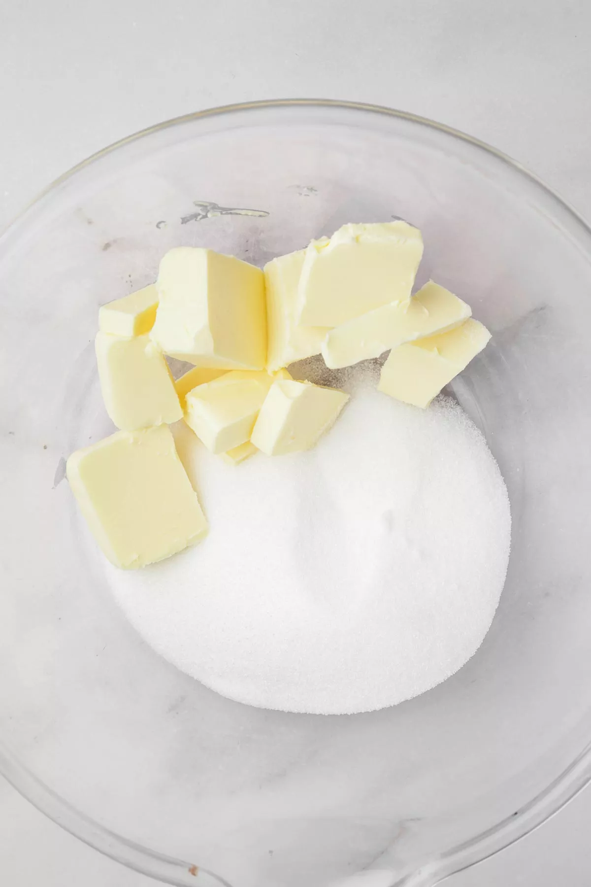 saladier avec beurre et sucre