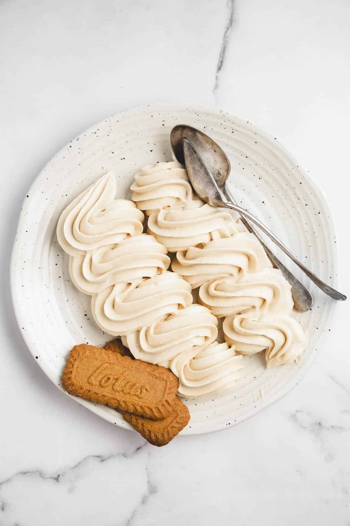 biscoff frosting pipped on a plate