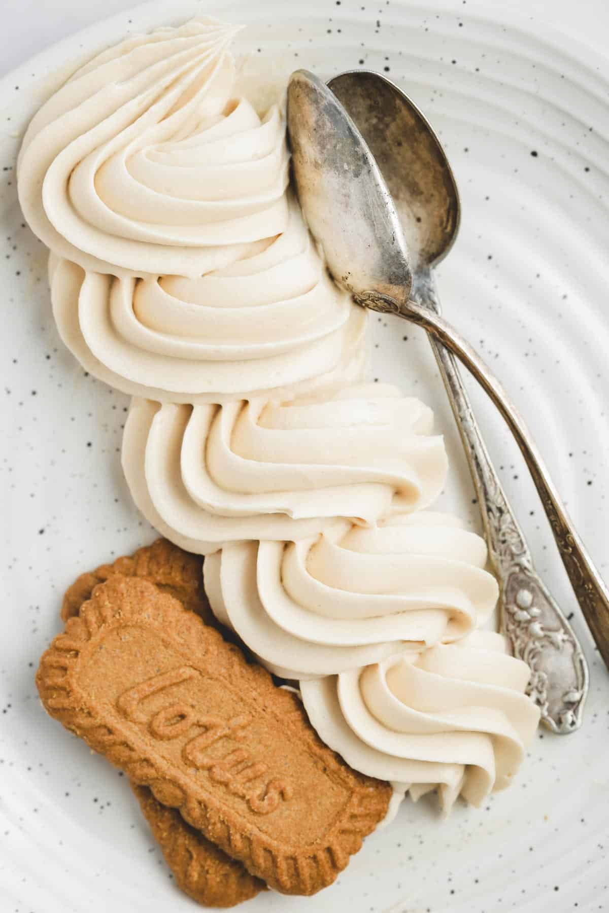 pipped biscoff mascarpone frosting on a plate