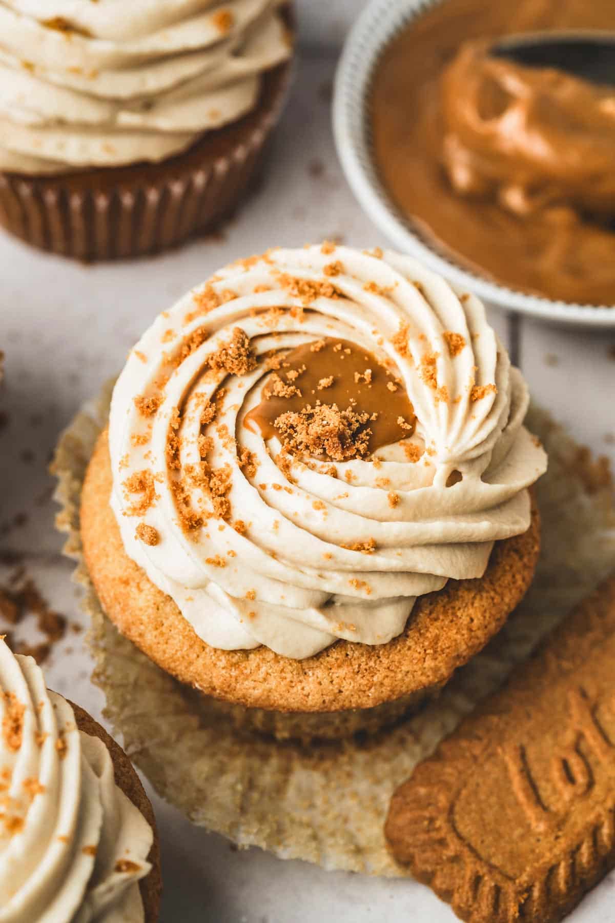biscoff cupcakes with mascarpone frosting