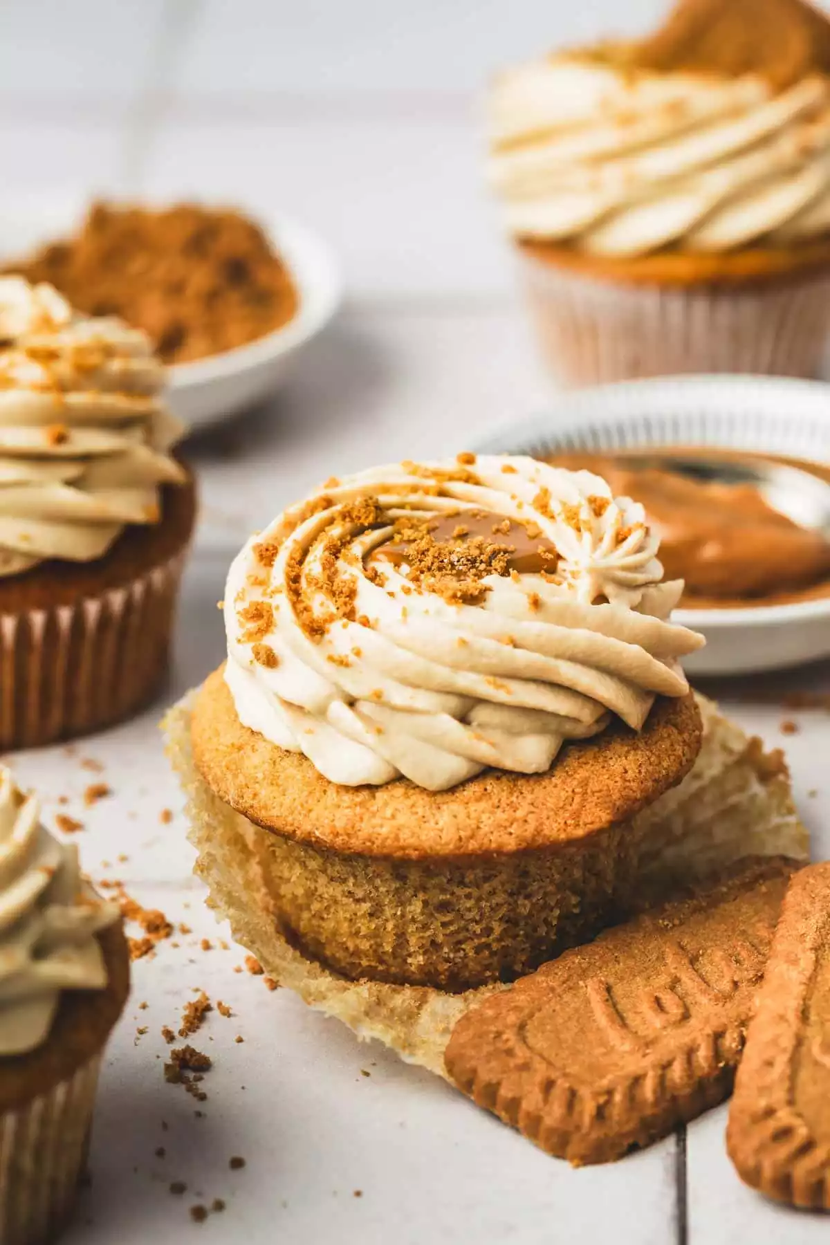 biscoff cupcakes with cookie butter center