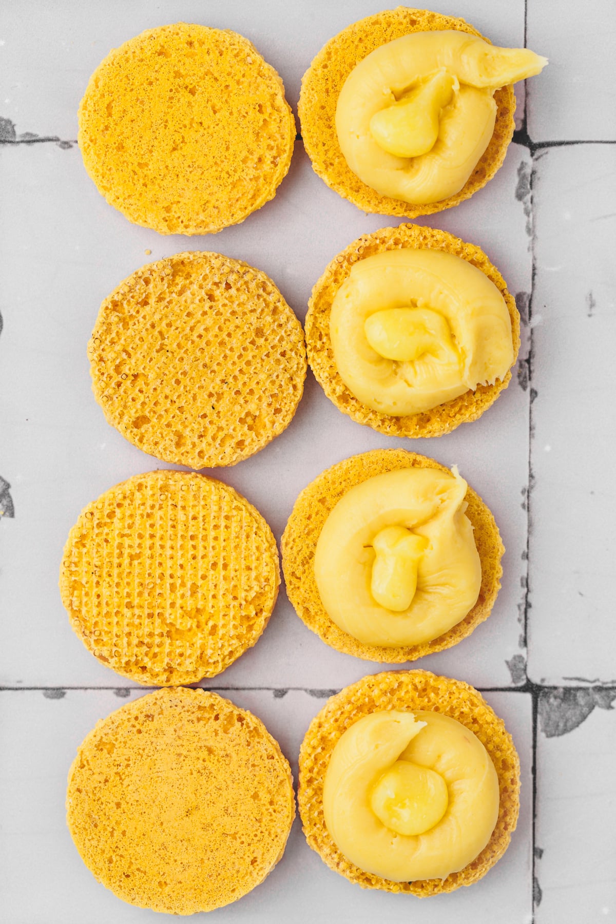 filled lemon macarons