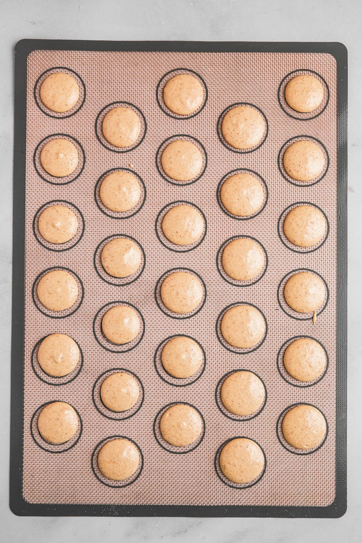 silicone mat with macarons 