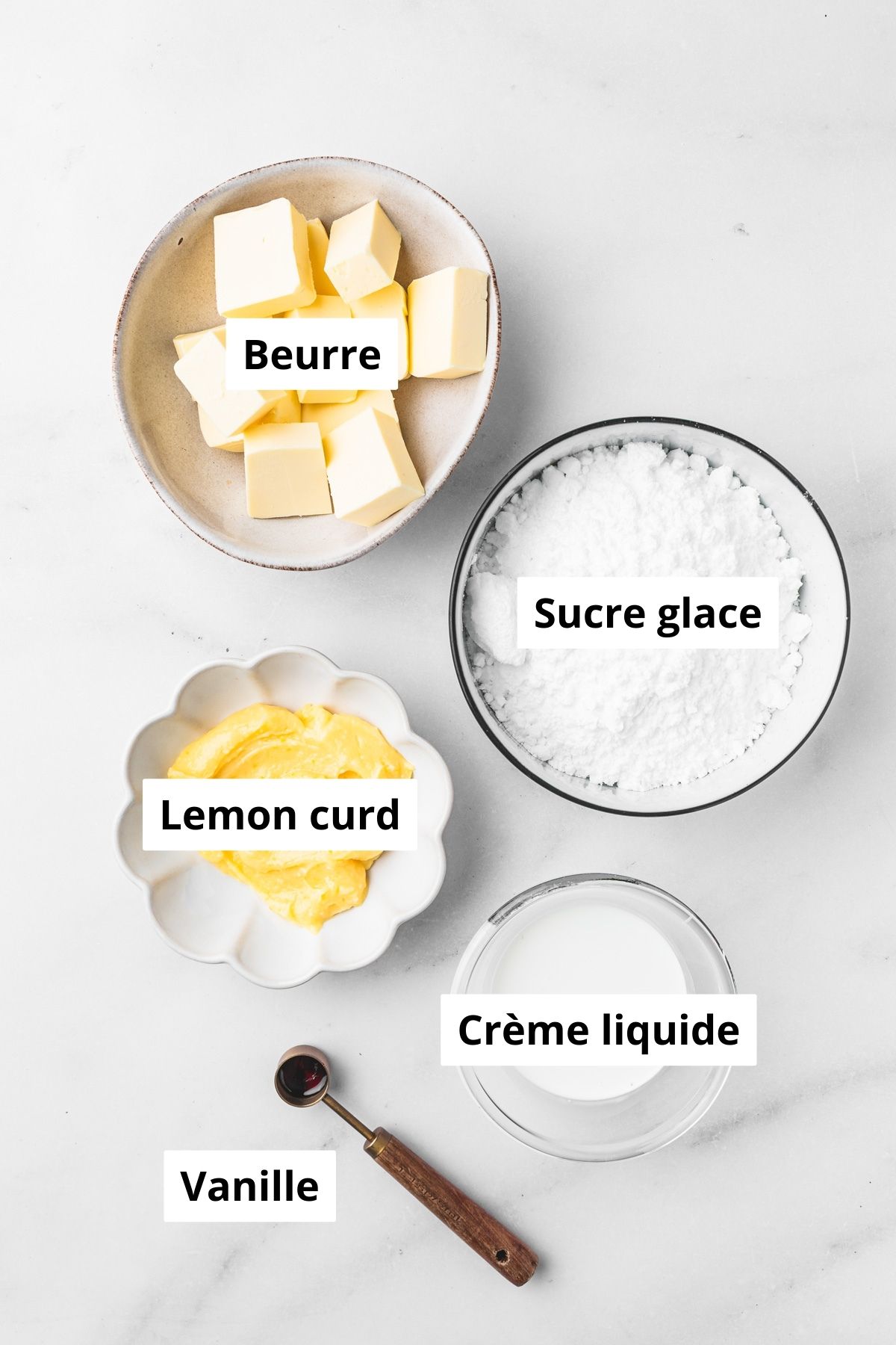 bols avec des ingrédients 