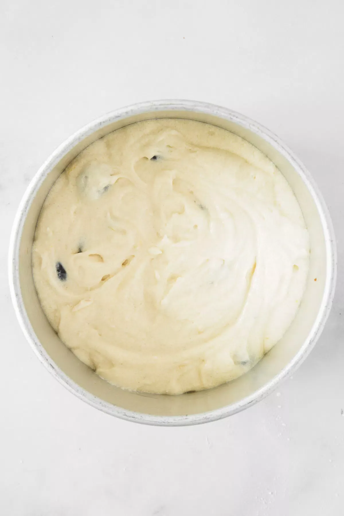 moule avec pâte à génoise