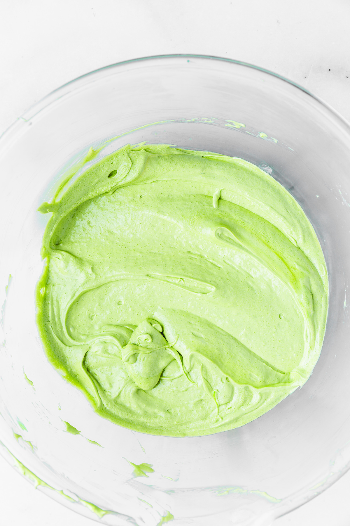 récipient avec pâte verte